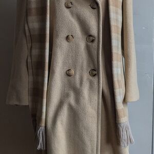 #Vintage  80s Women's Tan Double-Breasted Coat With Attached Scarf